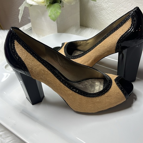 Diane Von Furstenberg Stylish Black and Tan Women's Heels - Picture 6 of 9